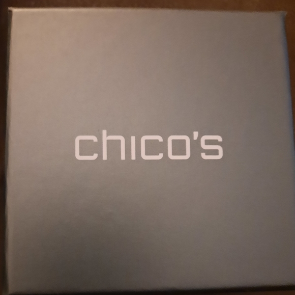 ๐Beautiful CHICO'S silver tone LADY'S brand new WATCH - Picture 4 of 5